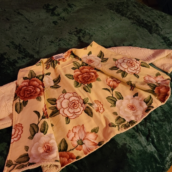 90s(?) Cropped boxy floral cream jacket - Picture 4 of 12